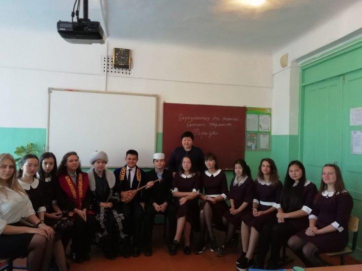 "Ақиық ақын Фариза Оңғарсынова" "Ақиық ақын Фариза Оңғарсынова"