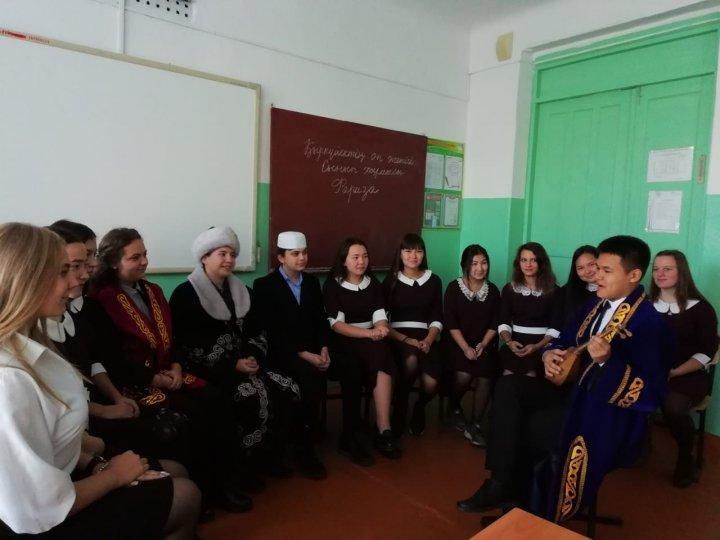 "Ақиық ақын Фариза Оңғарсынова" "Ақиық ақын Фариза Оңғарсынова"