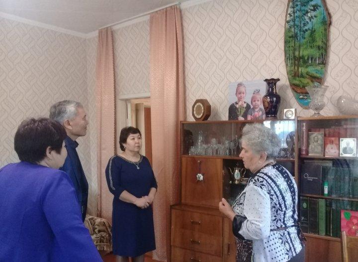 Қарттар және Ұстаздар куні