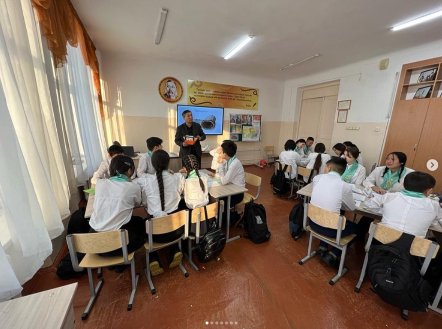 Тарих апталығы кезінде 8 з сыныбында 14.12.2022 күні "Қазақ автономиялық Кеңес Республикасының (АКСР-нің) құрылуы тақырыбында ашық сабақ өтті