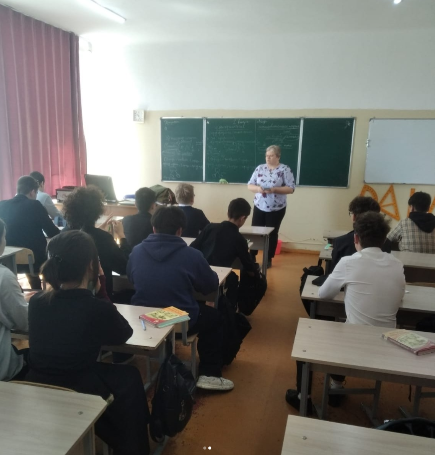 10.04.2025 преподаватели "Колледжа бизнеса и сервиса" нашего города посетили школу и провели профориентационную работу с учениками 9 классов.