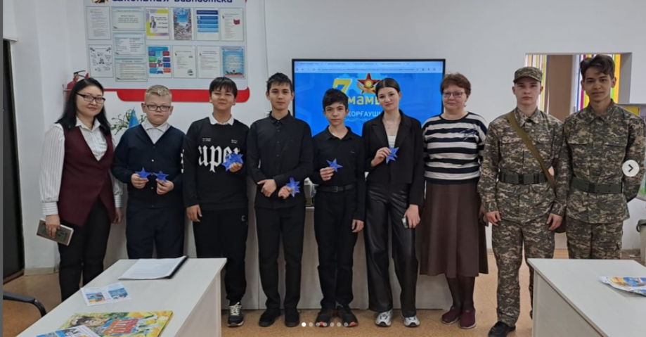 В читальном зале библиотеки прошел познавательный час на тему «Наша армия – наша сила!». Библиотекарь рассказала ребятам, что этот день олицетворяет одновременно летопись героических подвигов казахского народа и традиции служения Отечеству