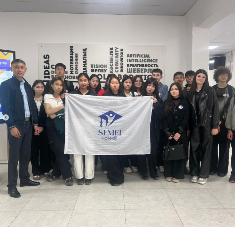 19.05.2025 күні мектебіміздің 9 сынып оқушылары қаламыздағы "Дулат Бабатайұлы атындағы Семей колледжі" мекемесіне ашық есік күніне экскурсияға барды. Экскурсия барысында оқушылар колледж өмірімен танысып, мастер класстарға қатысуға мүмкіндік алды.
