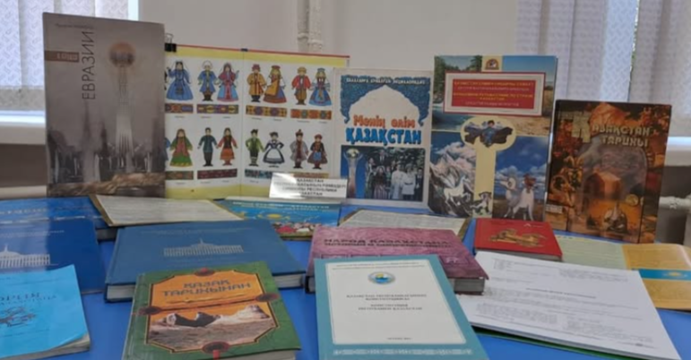 В преддверии празднования Дня Республики в читальном зале библиотеки оформлена книжная выставка «Моя независимая страна - Казахстан».