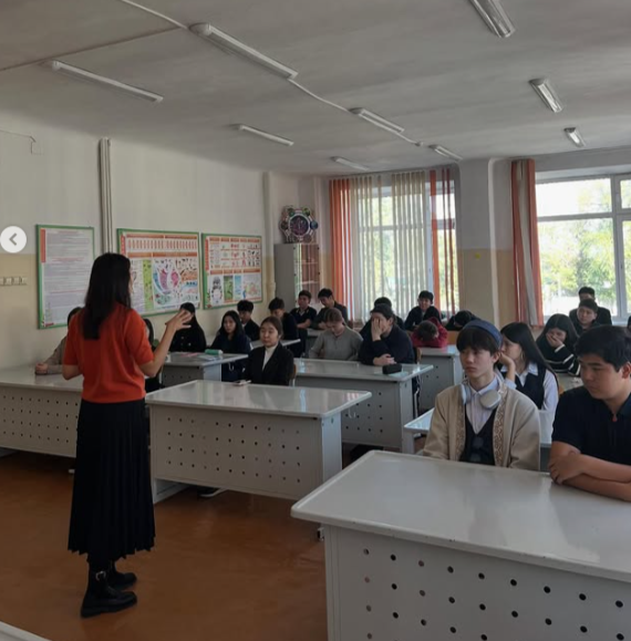 Бүгін мектебімізде” Абай облысы Дін мәселелерін зерттеу орталығы” КММ мамандары 10 сынып оқушыларына дәріс өткізді. Сегодня в нашей школе специалисты КГУ «Центр по изучению религиозных вопросов Абайской области» провели познавательную лекцию