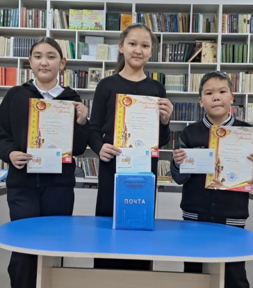 Библиотечная акция, вызвала интерес среди читателей и показала, что письма, написанные от руки могут радовать детей даже в эпоху мессенджеров и смс. Библиотекари предложили детям написать письмо «Любимому книжному герою»